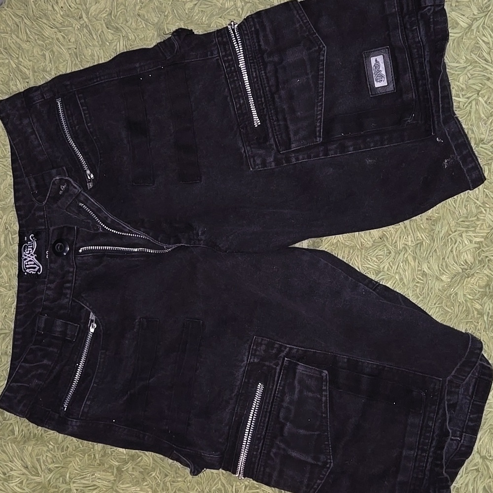 VixxSin shorts